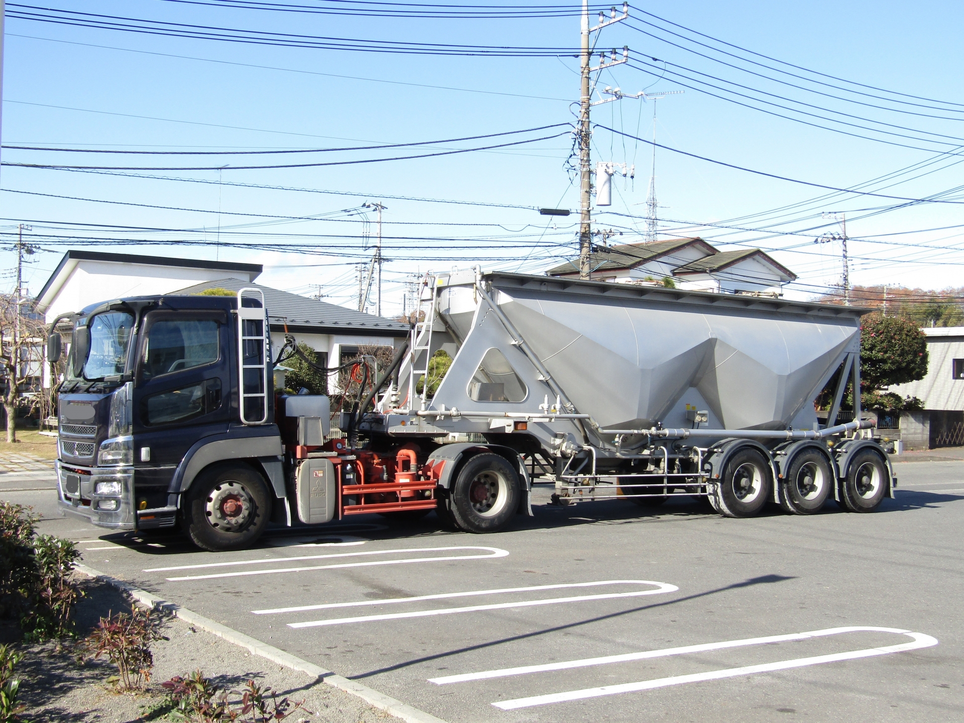 セメント卸販売のことなら都築㈱へ