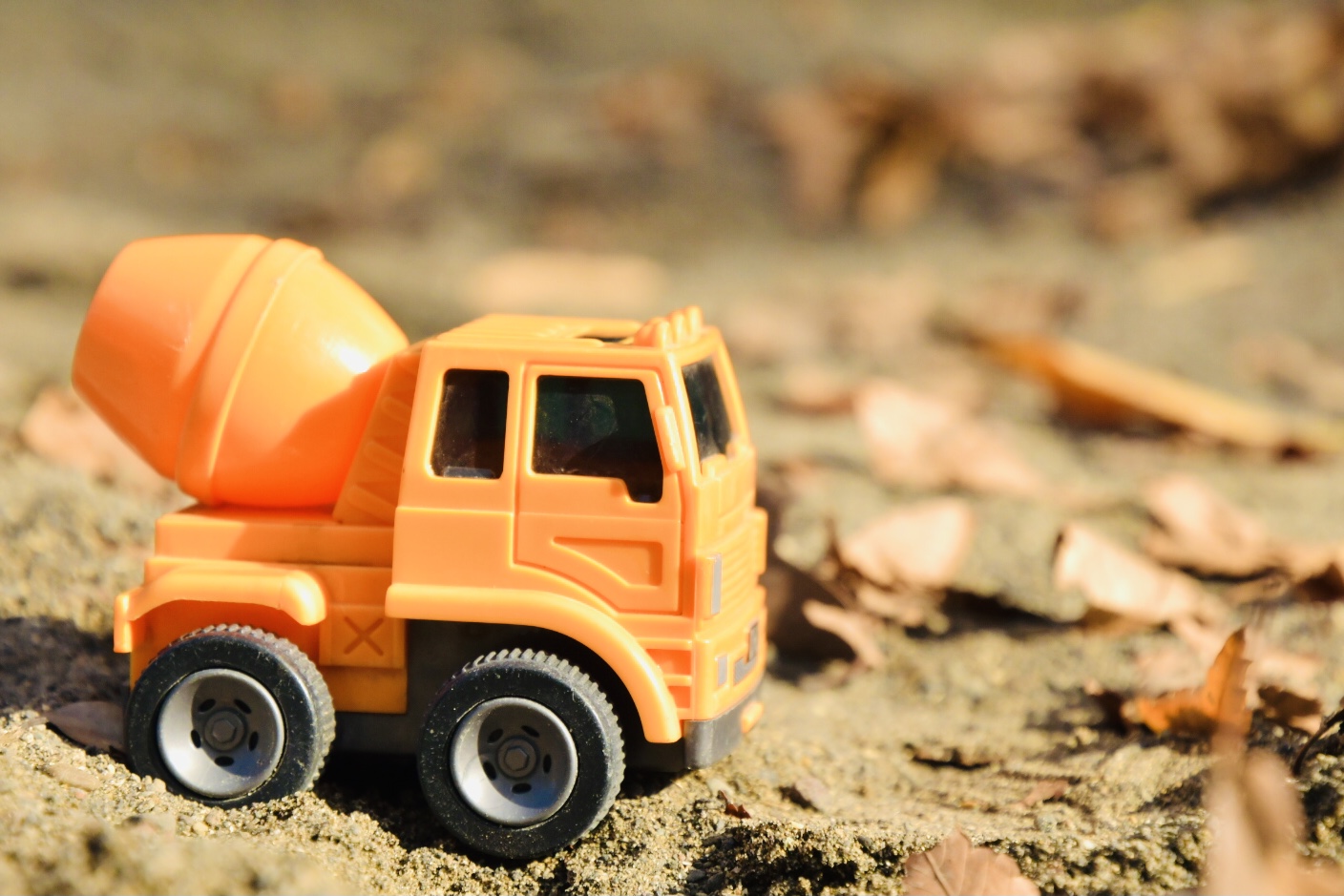 生コンクリートの卸販売のことなら都築㈱へ